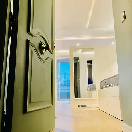 Dream Of Light And The Door Apartamento Torremolinos