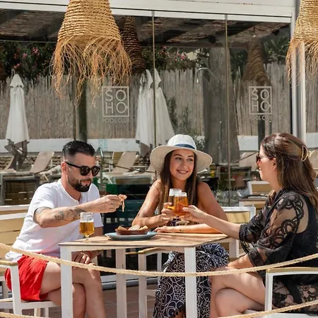 Апартаменти Dream Of Light And The Door *